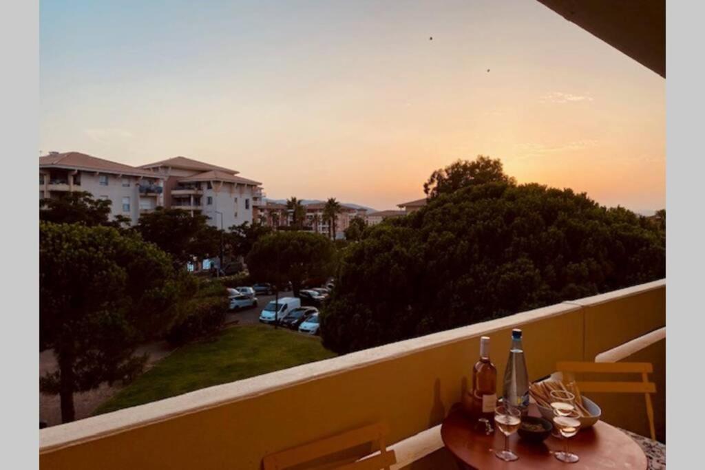 Superbe Appartement A 100M De La Mer, Et A Cote De La Base Nature Frejus Luaran gambar